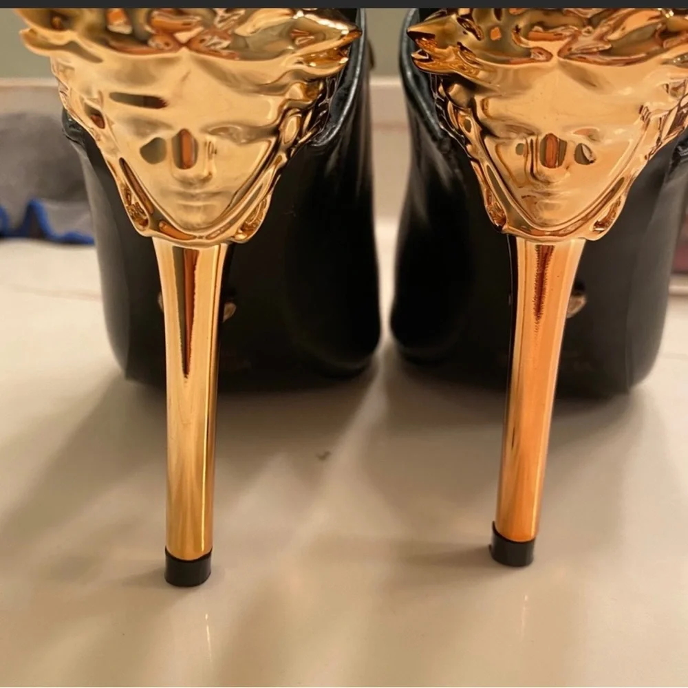 🌹VERSACE SOFT BLACK LEATHER HEELS w/ FAB GOLD HEELS ~ NEW & NEVER WORN - Picture 8 of 8